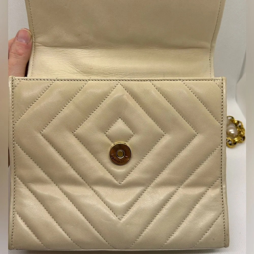 CHANEL Vintage Diamond Quilted Lambskin Pearl Gold Chain Shoulder Bag Small